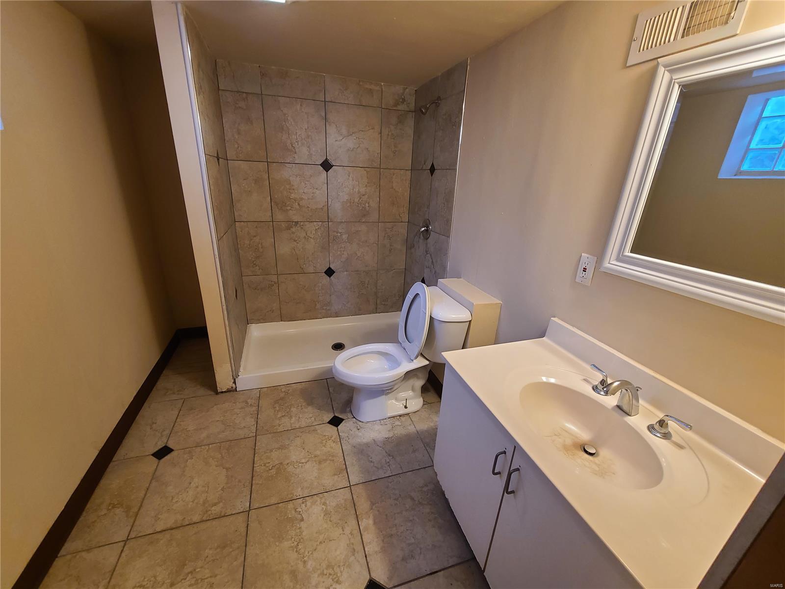 West Walnut Manor - Residential