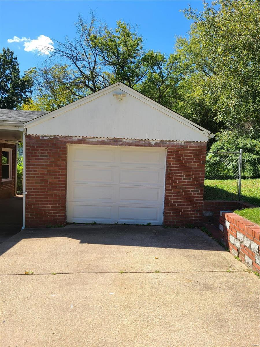 West Walnut Manor - Residential