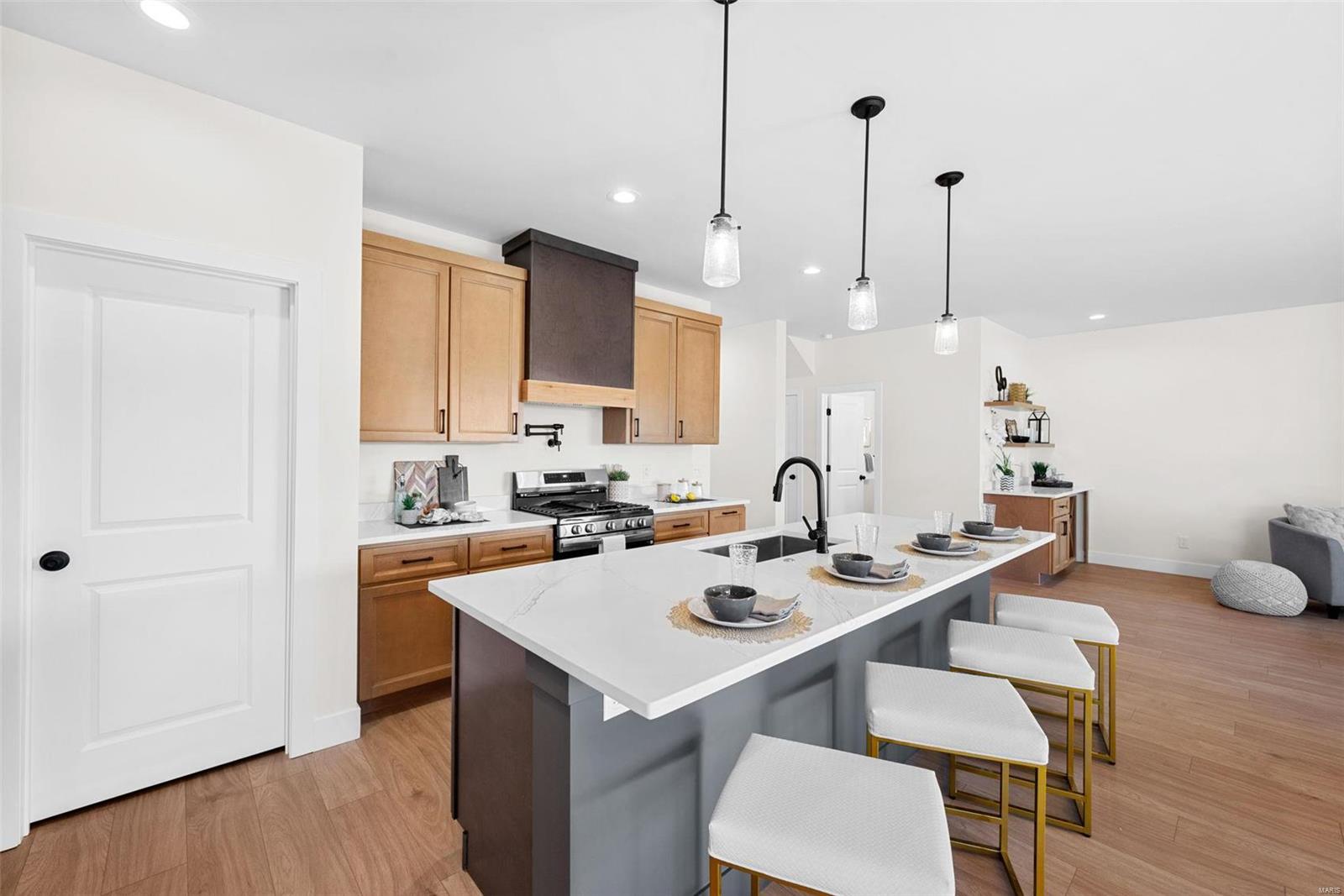 St Louis, Missouri 63127, United States, 4 Bedrooms Bedrooms, ,3 BathroomsBathrooms,Residential,Pending,28114