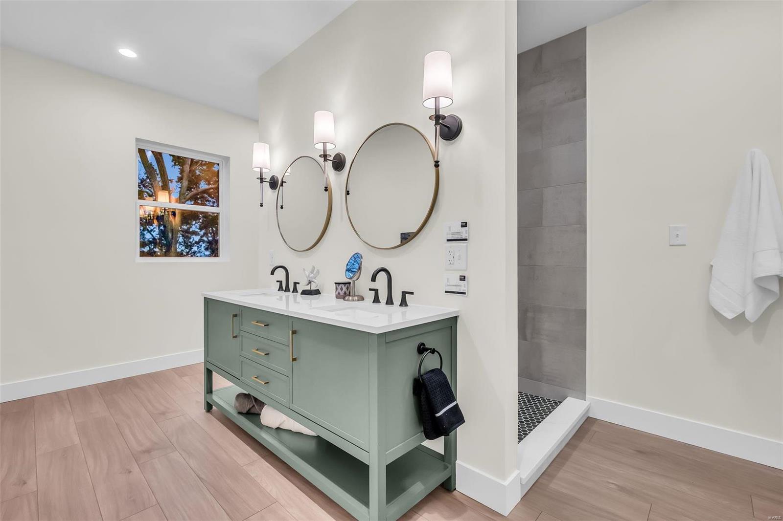 St Louis, Missouri 63127, United States, 4 Bedrooms Bedrooms, ,3 BathroomsBathrooms,Residential,Pending,28114