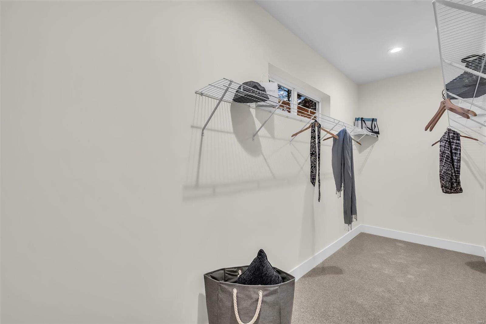 St Louis, Missouri 63127, United States, 4 Bedrooms Bedrooms, ,3 BathroomsBathrooms,Residential,Pending,28114