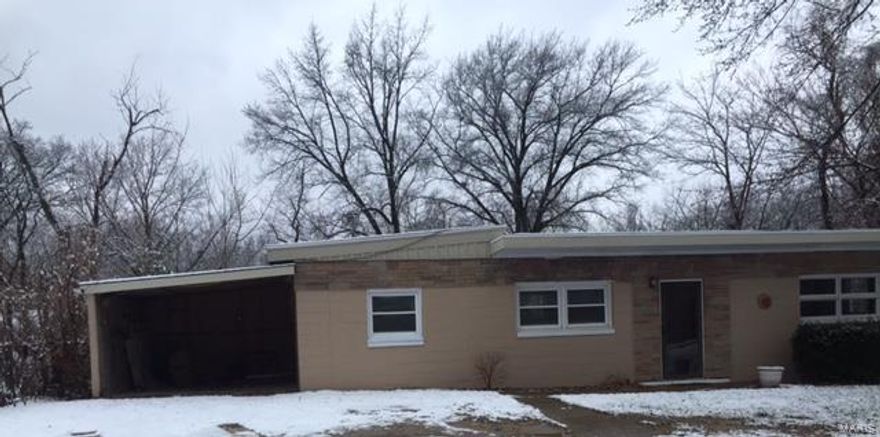 Fantastic 2 bedroom 1 bath home, perfect for an investor wanting to start their rental portfolio or a first time home buyer.  Slab home located in the Heart of St. Peters newer flooring, bathroom, and roof are just some of the reason that makes this property a steal.  Schedule a showing now!