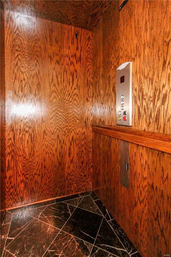 Ladue Court - Residential