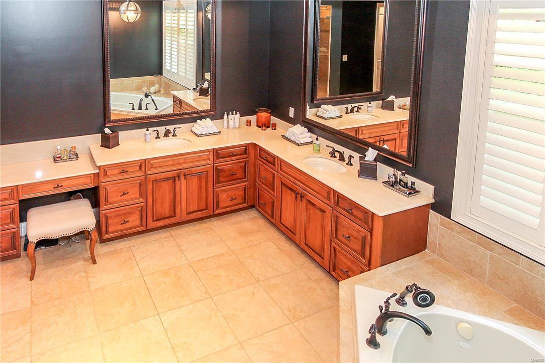 Ladue Court - Residential