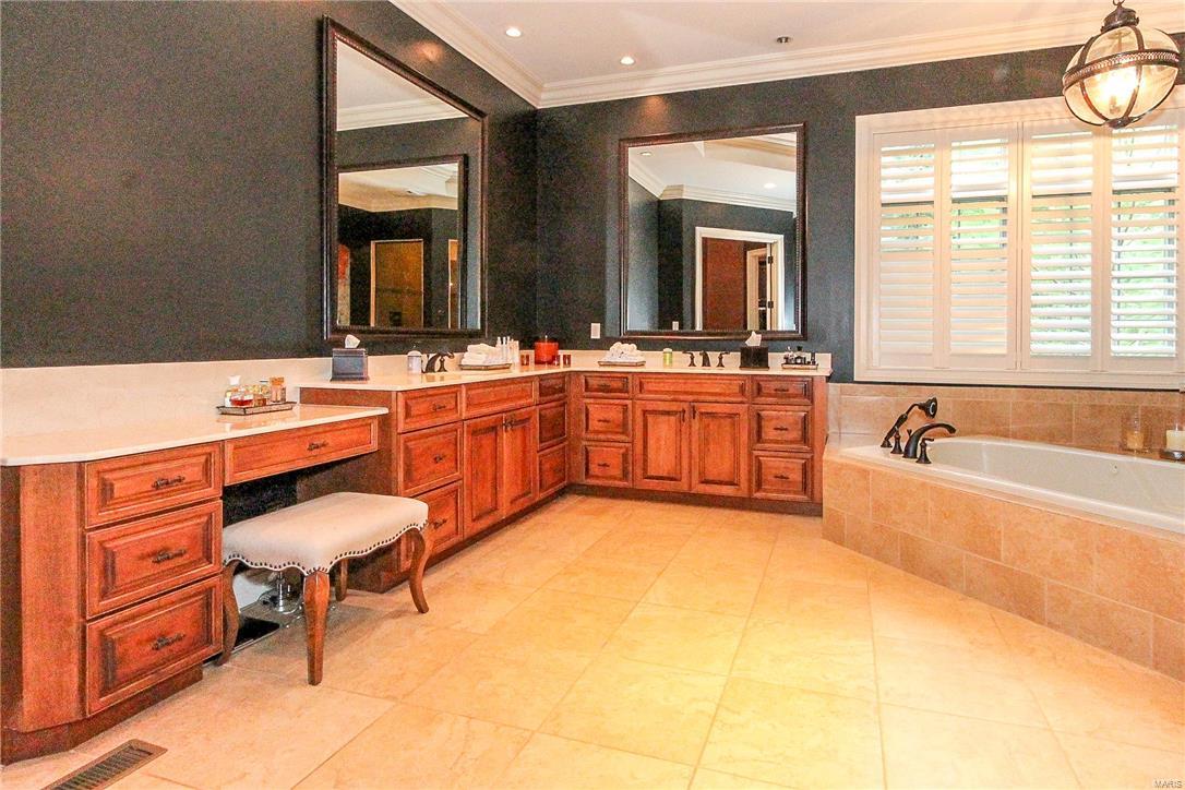 Ladue Court - Residential