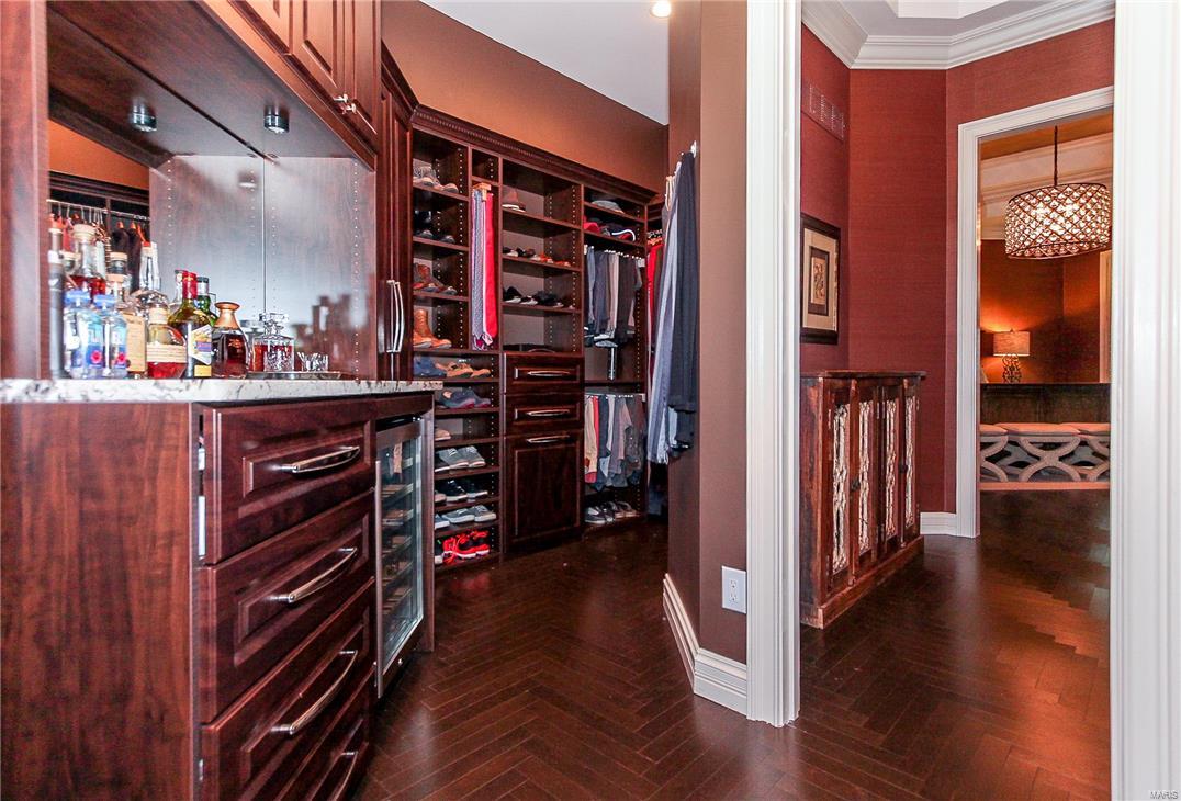 Ladue Court - Residential