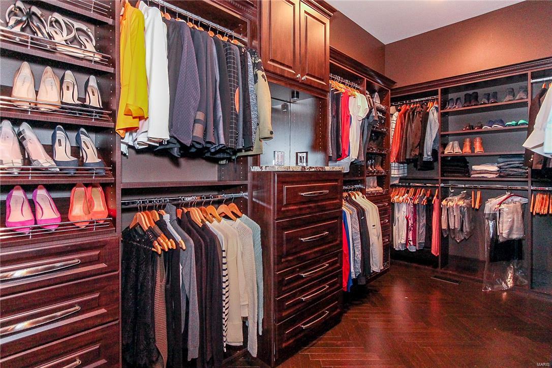 Ladue Court - Residential