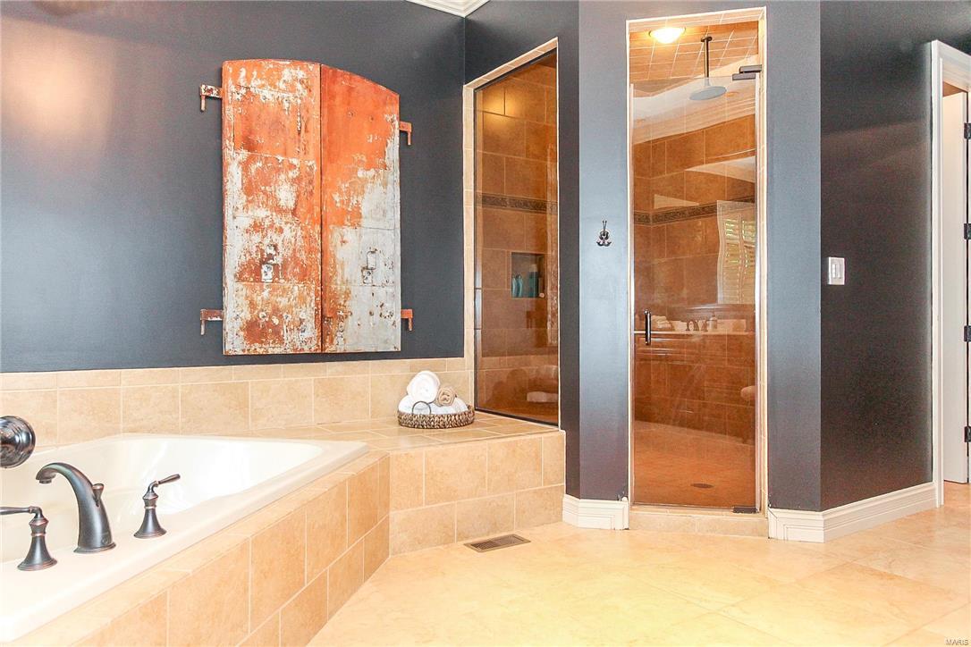 Ladue Court - Residential