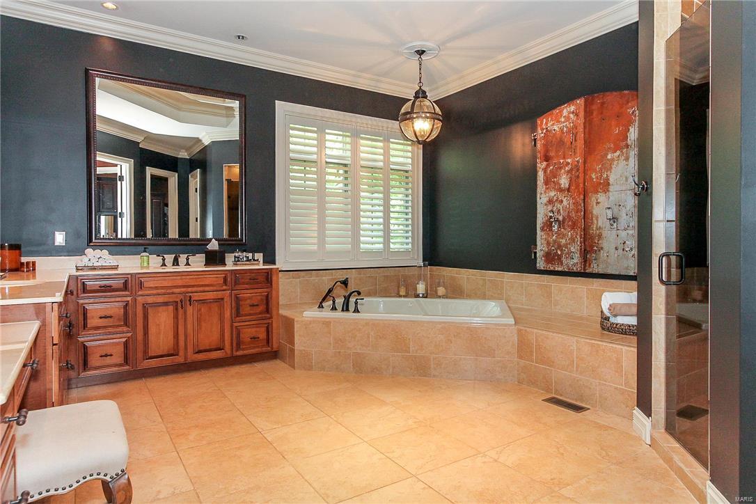 Ladue Court - Residential