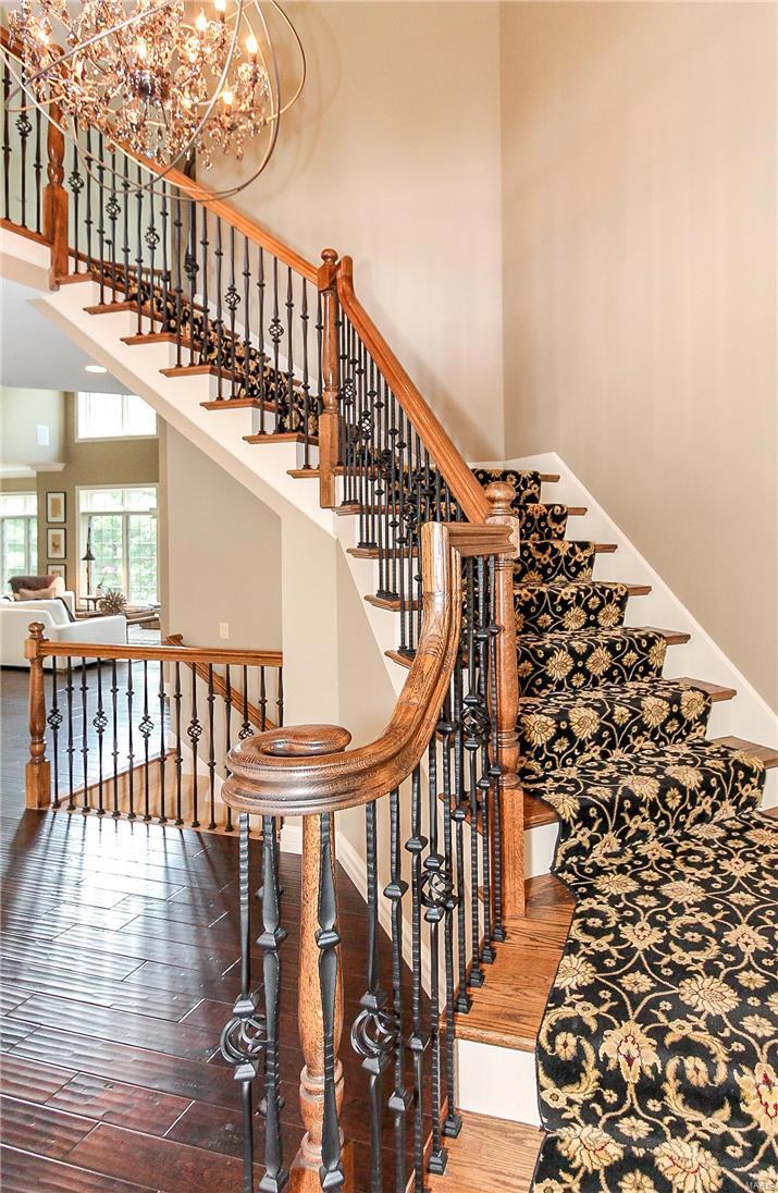 Ladue Court - Residential