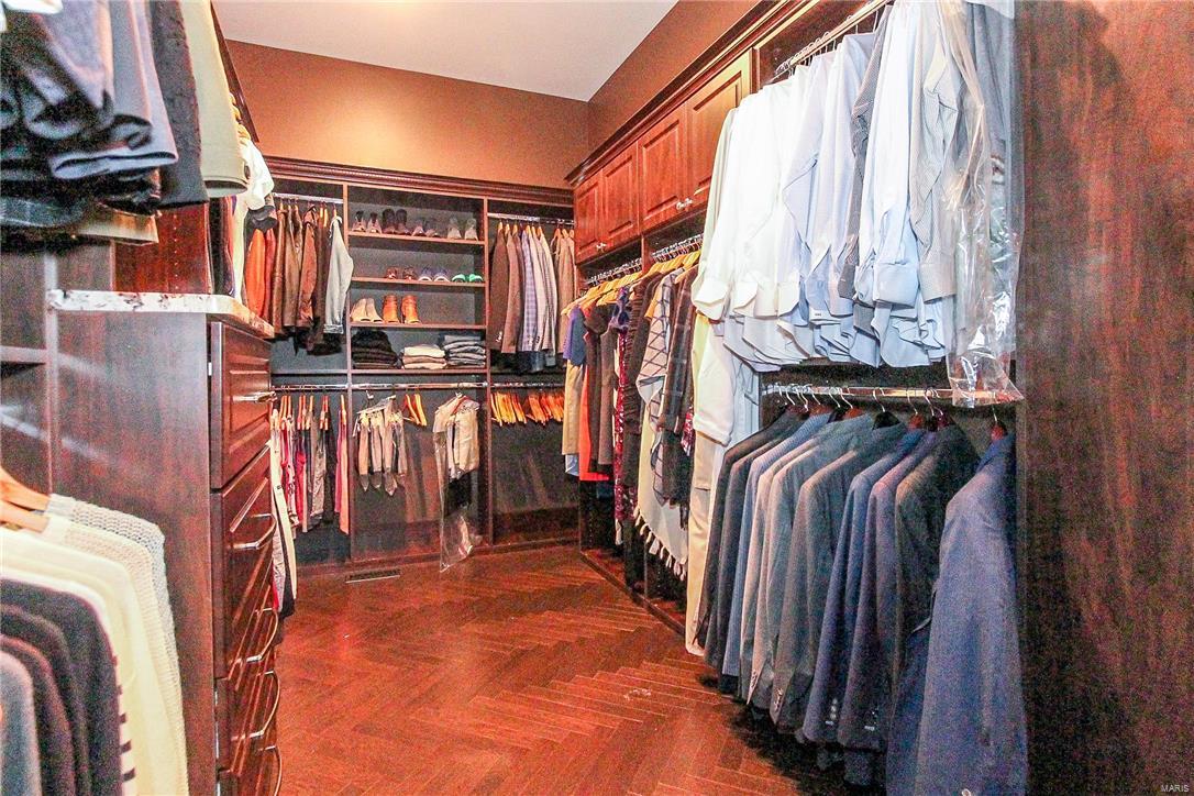 Ladue Court - Residential