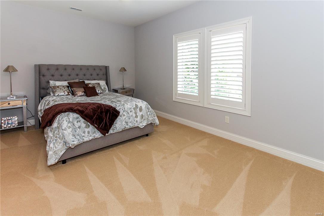 Ladue Court - Residential