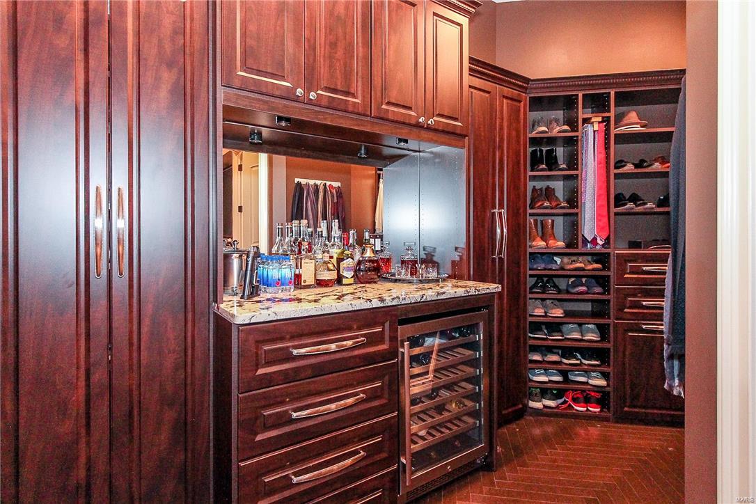 Ladue Court - Residential