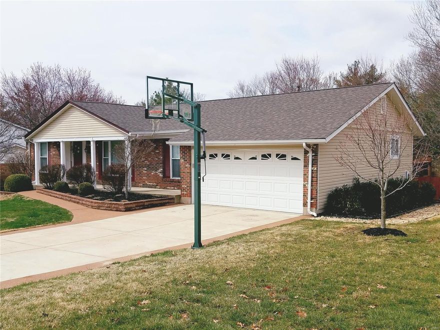 WELCOME HOME TO 519 PRINCEWAY CT IN THE SOUGHT AFTER ROYAL VILLAGE SUBDIVISION. YOU'LL BE WOW'D THE MINUTE YOU WALK THROUGH THE FRONT DOOR INTO THE SUN-FILLED OPEN FLOOR PLAN.  THIS 3 BEDROOM AND 3 1/2 BATH HOME HAS BEEN UPDATED FROM TOP TO BOTTOM AND METICULOUSLY MAINTAINED. THE CHEF'S KITCHEN INCLUDES 42' CABINETS WITH CROWN MOULDING, GRANITE COUNTERTOPS, DOUBLE OVEN, STAINLESS STEEL APPLIANCES, HARDWOOD FLOORS AND STONE BACKSPLASH. ENJOY EVENINGS OR MORNING COFFEE LOUNGING ON YOUR OVERSIZED COVERED DECK THAT OVERLOOKS YOUR LEVEL AND PRIVATE LARGE BACKYARD. THE MASTER BEDROOM SUITE HAS A NEWLY REMODELED BATHROOM WITH AN OVERSIZED SEATED SHOWER, SEAMLESS DOORS, LINEN CLOSET AND CUSTOM TILE WORK. THERE'S A MAIN FLOOR LAUNDRY/MUD ROOM. ENTERTAINMENT AT IT'S BEST IN YOUR FINISHED WALK-OUT LOWER LEVEL THAT INCLUDES A FULL BATHROOM AND 4TH BEDROOM OR DEN CLOSET AND ROUGH-IN PLUMBING FOR A BAR. AC AND FURNACE IN 2016. DONT' MISS OUT...SCHEDULE YOUR APPOINTMENT TODAY!