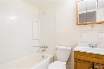 Sir Thomas Manor - Residential Income