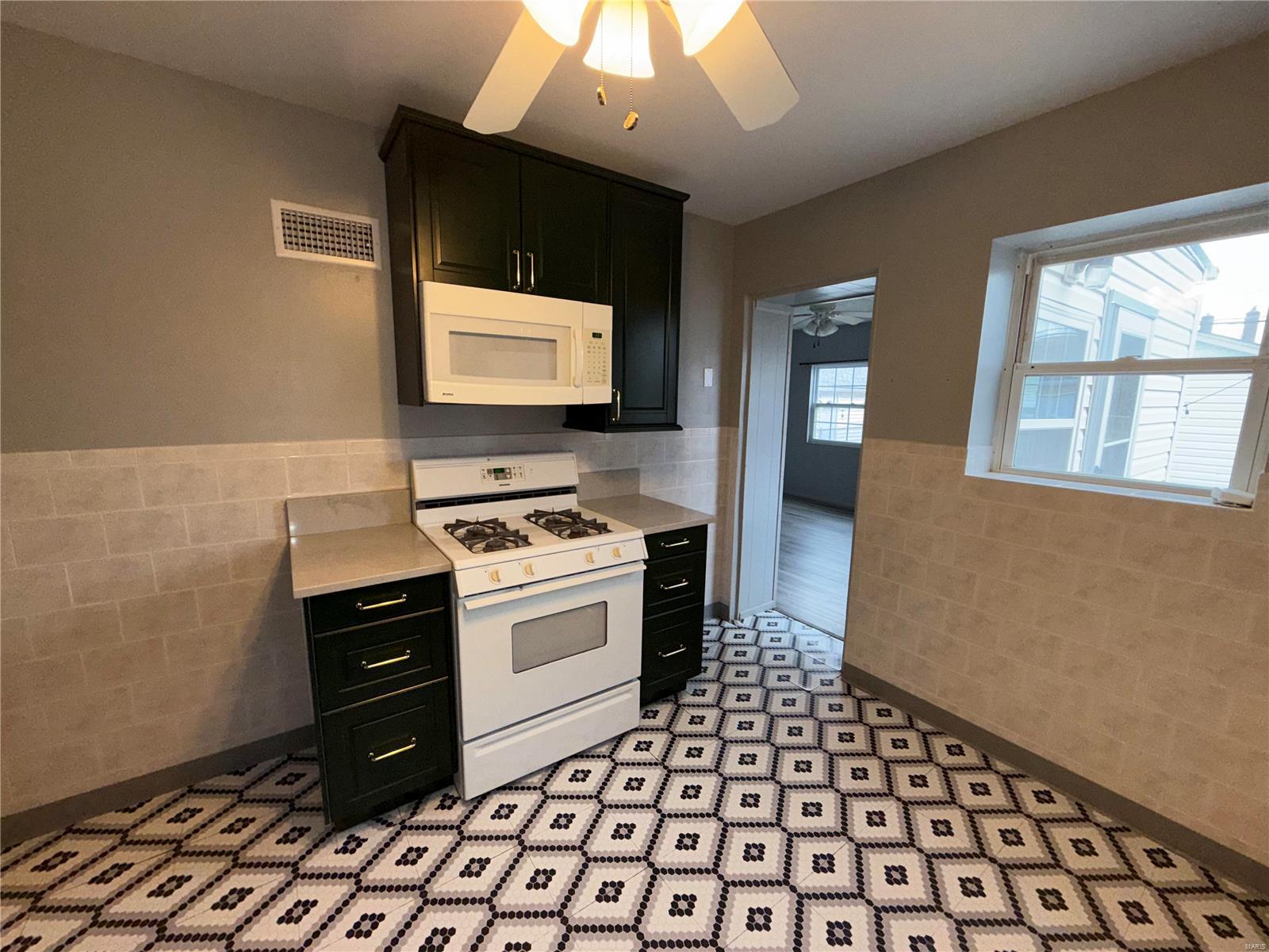 St Louis, Missouri 63139, United States, 4 Bedrooms Bedrooms, ,2 BathroomsBathrooms,Residential,Pending,23718