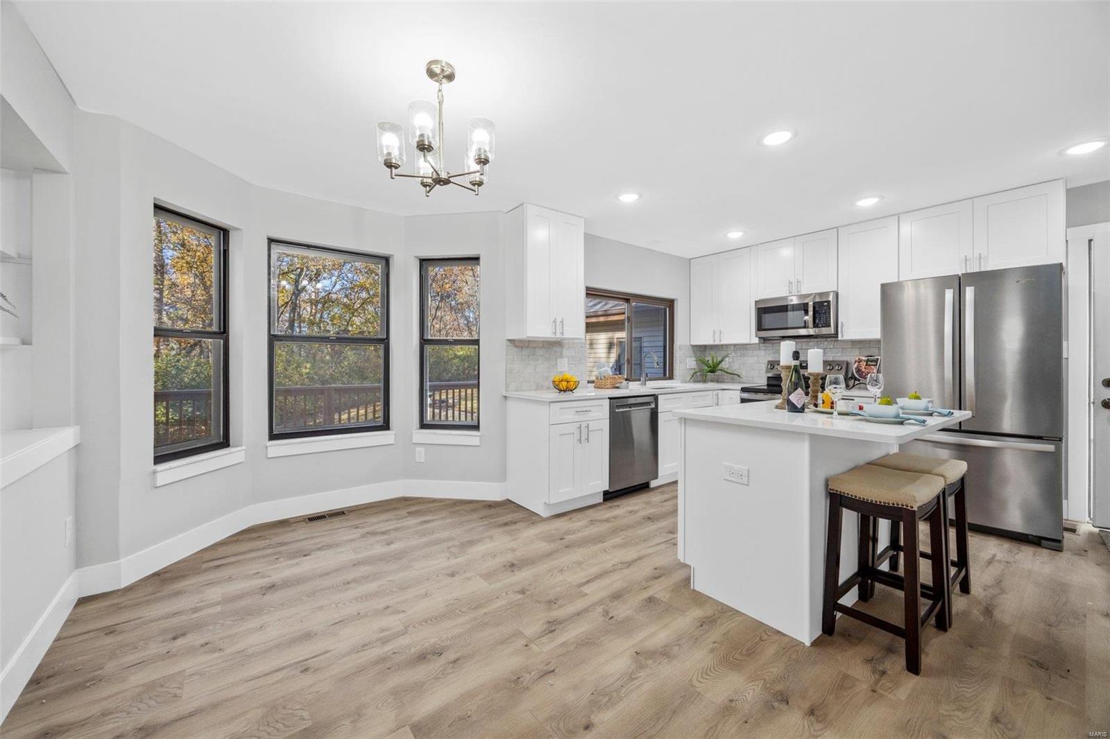 St Charles, Missouri 63303, United States, 4 Bedrooms Bedrooms, ,4 BathroomsBathrooms,Residential,Pending,33227