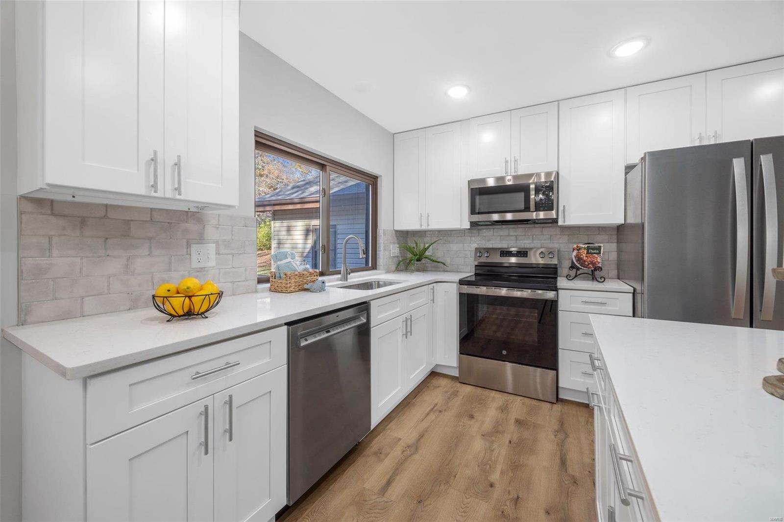 St Charles, Missouri 63303, United States, 4 Bedrooms Bedrooms, ,4 BathroomsBathrooms,Residential,Pending,33227