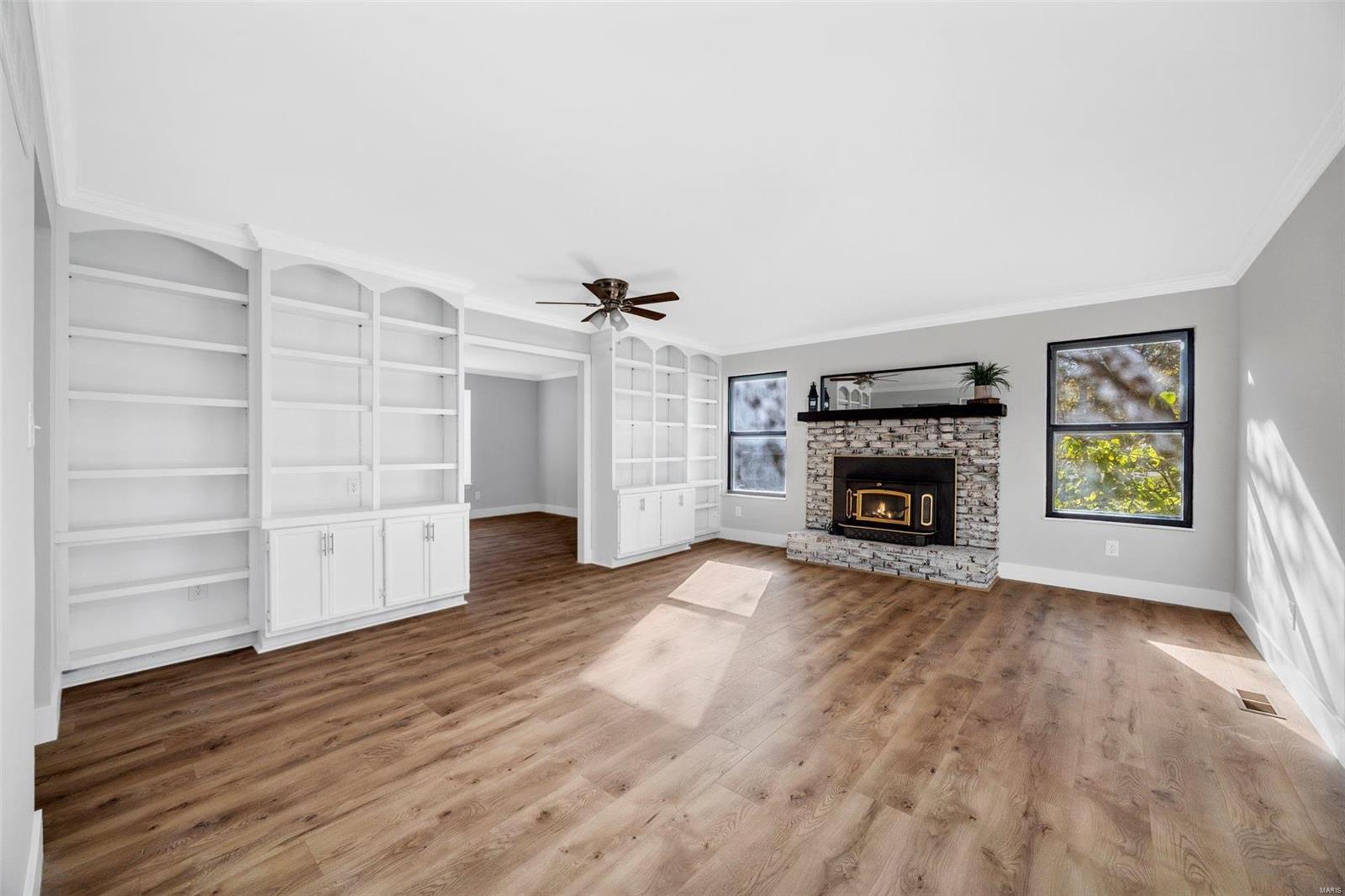 St Charles, Missouri 63303, United States, 4 Bedrooms Bedrooms, ,4 BathroomsBathrooms,Residential,Pending,33227