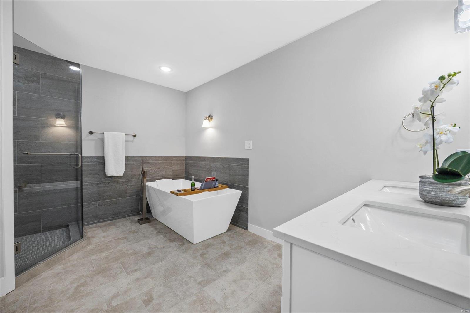 St Charles, Missouri 63303, United States, 4 Bedrooms Bedrooms, ,4 BathroomsBathrooms,Residential,Pending,33227