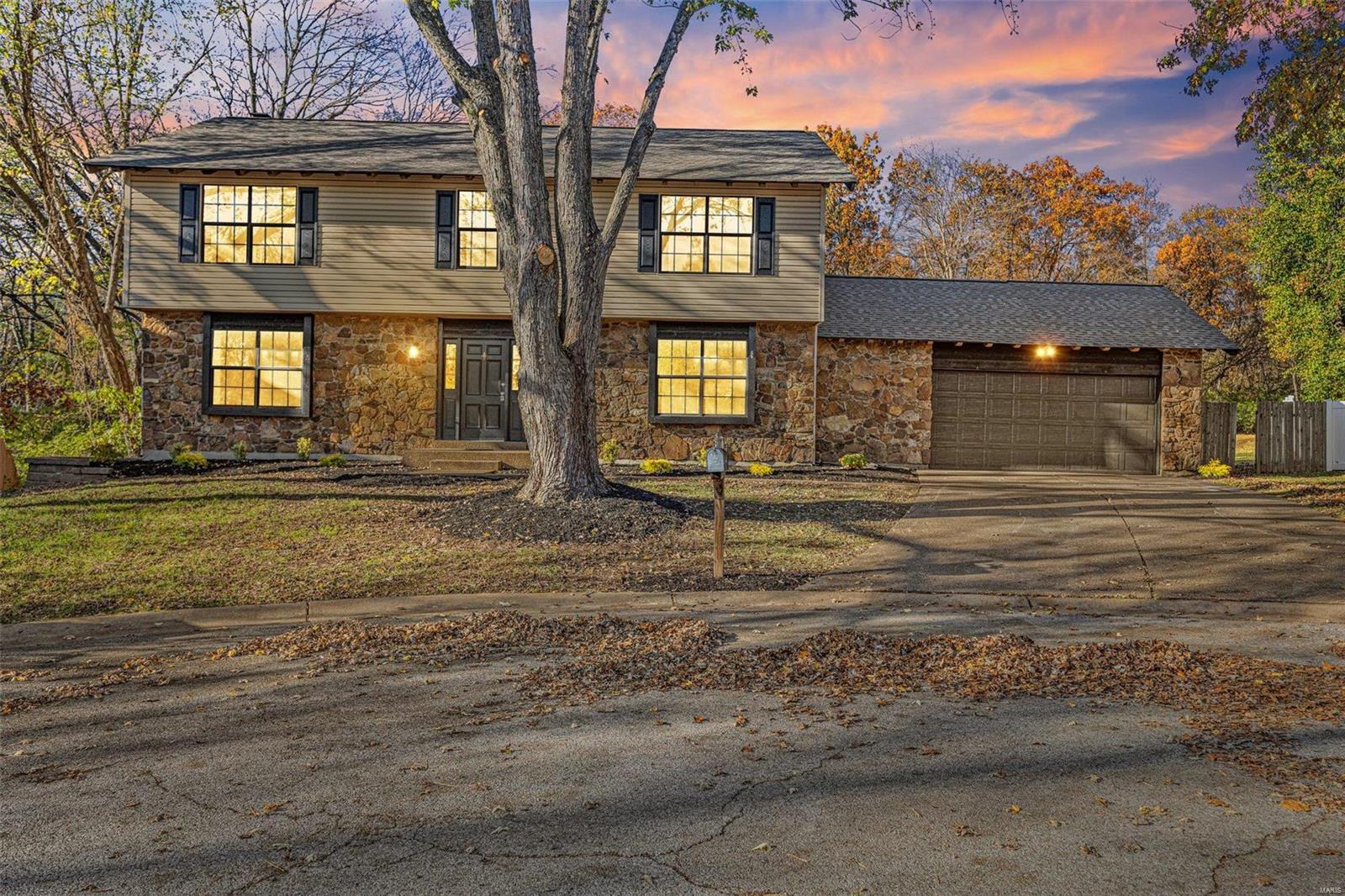 St Charles, Missouri 63303, United States, 4 Bedrooms Bedrooms, ,4 BathroomsBathrooms,Residential,Pending,33227