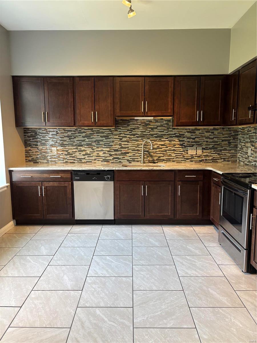 Tyler Place Bl 4829 - Residential Income