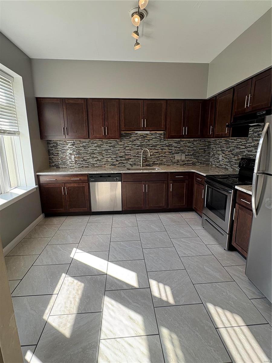 Tyler Place Bl 4829 - Residential Income