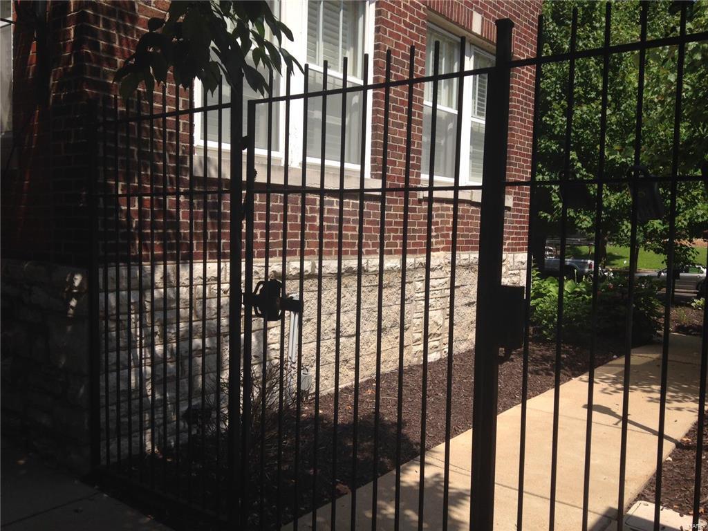 5330-5360 Pershing Condo - Residential Lease