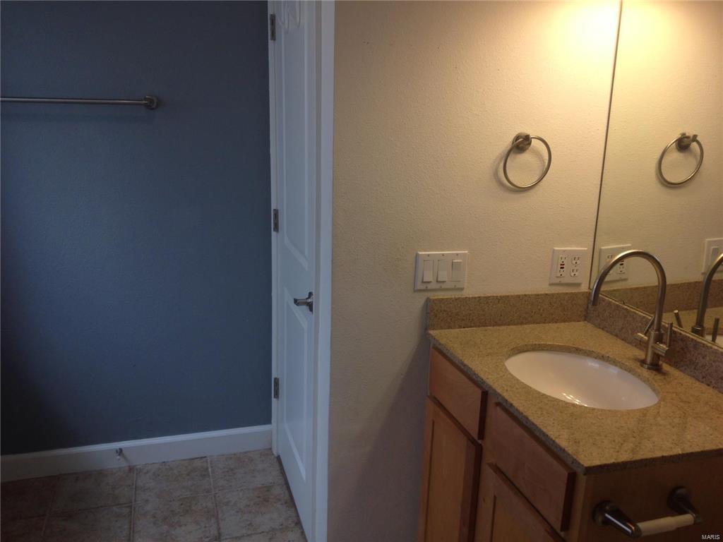 5330-5360 Pershing Condo - Residential Lease