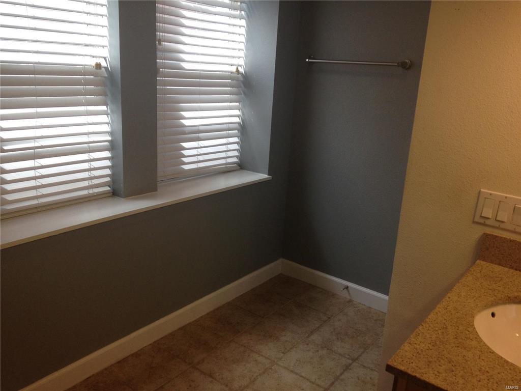 5330-5360 Pershing Condo - Residential Lease