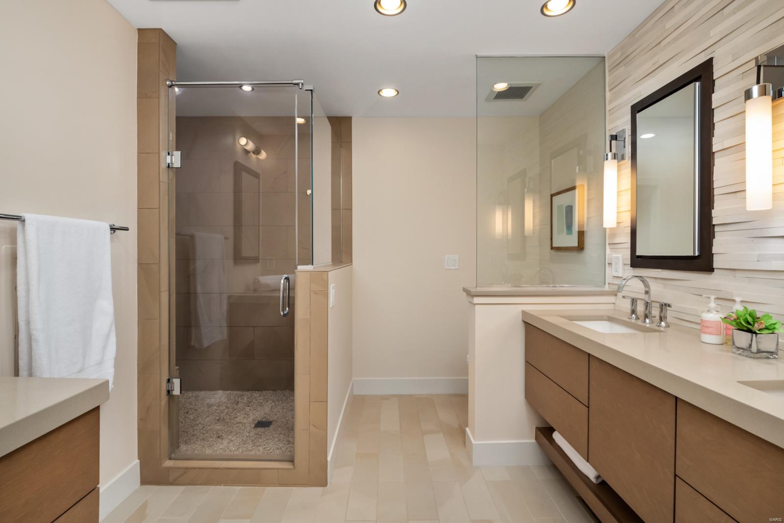 Huntleigh Manor - Residential