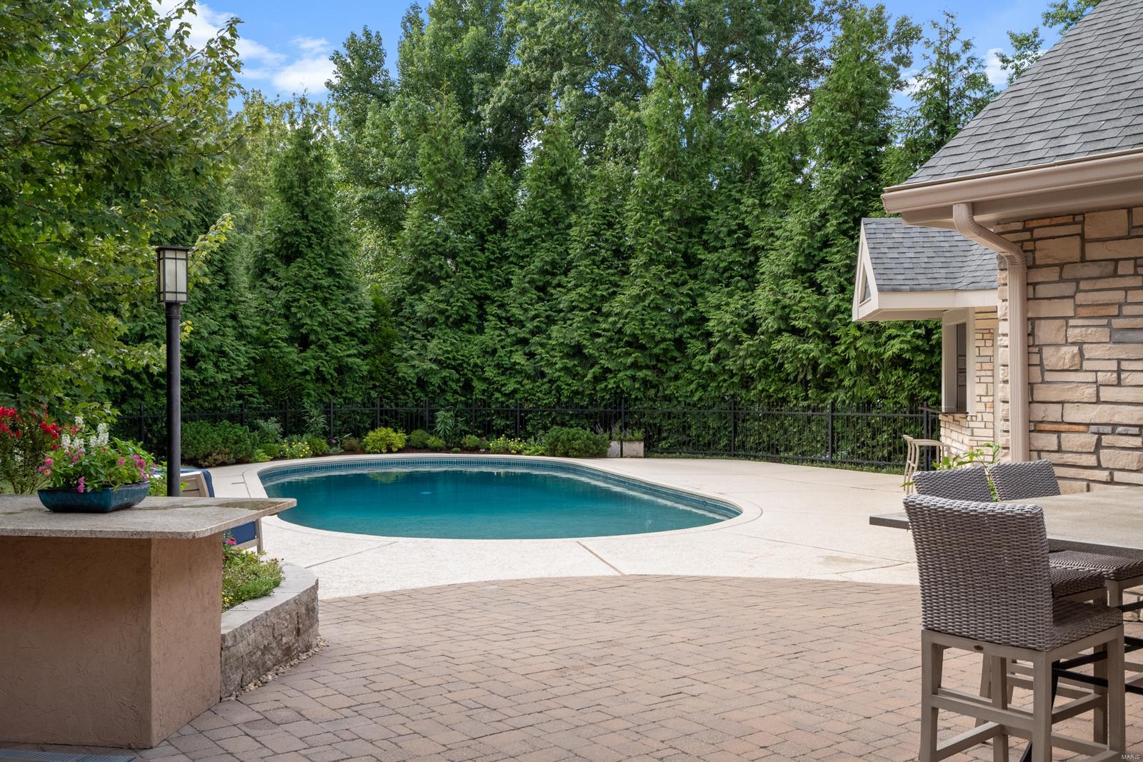 Huntleigh Manor - Residential