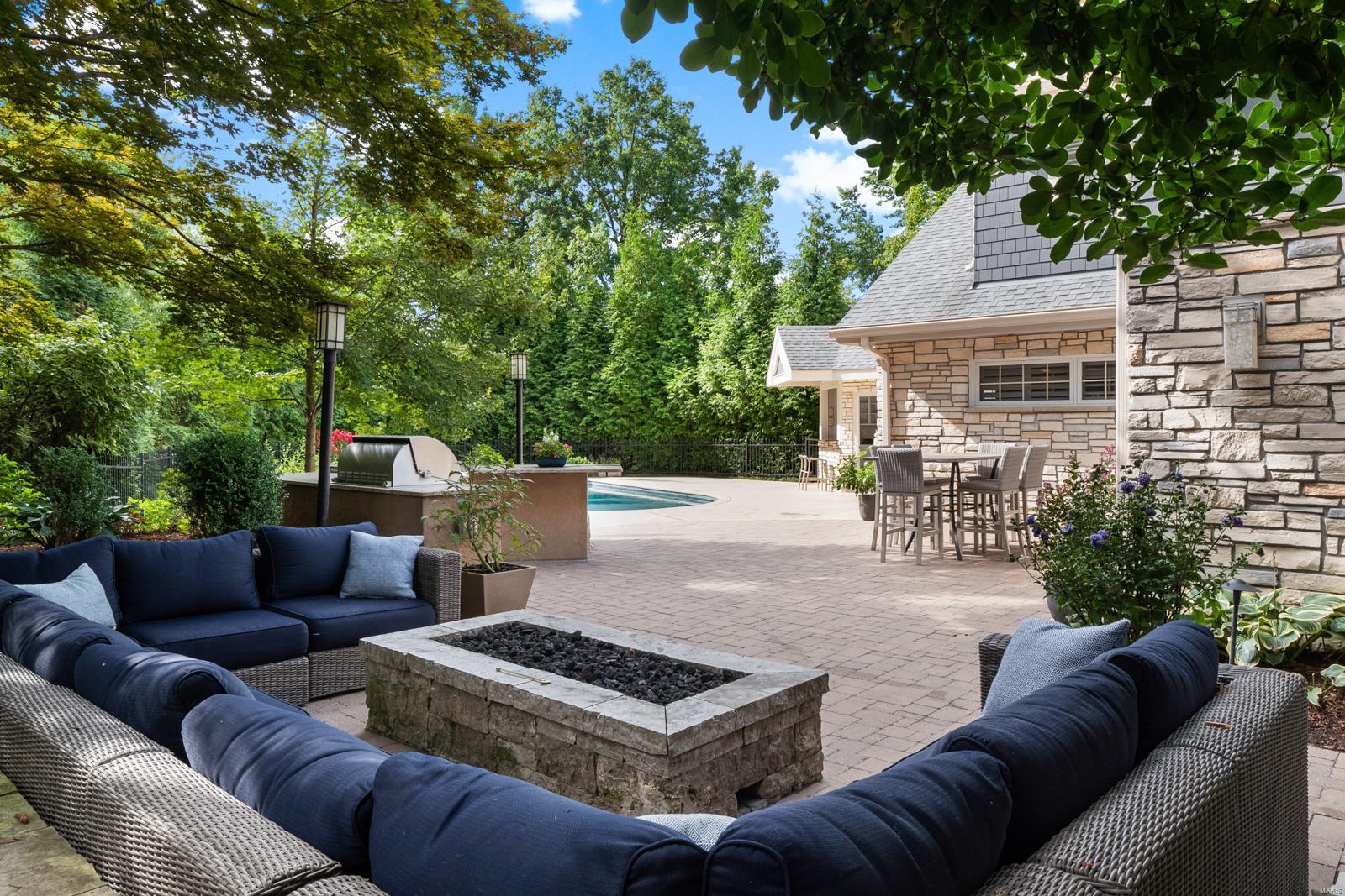 Huntleigh Manor - Residential