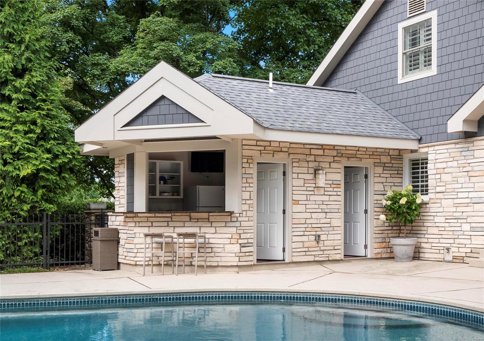 Huntleigh Manor - Residential