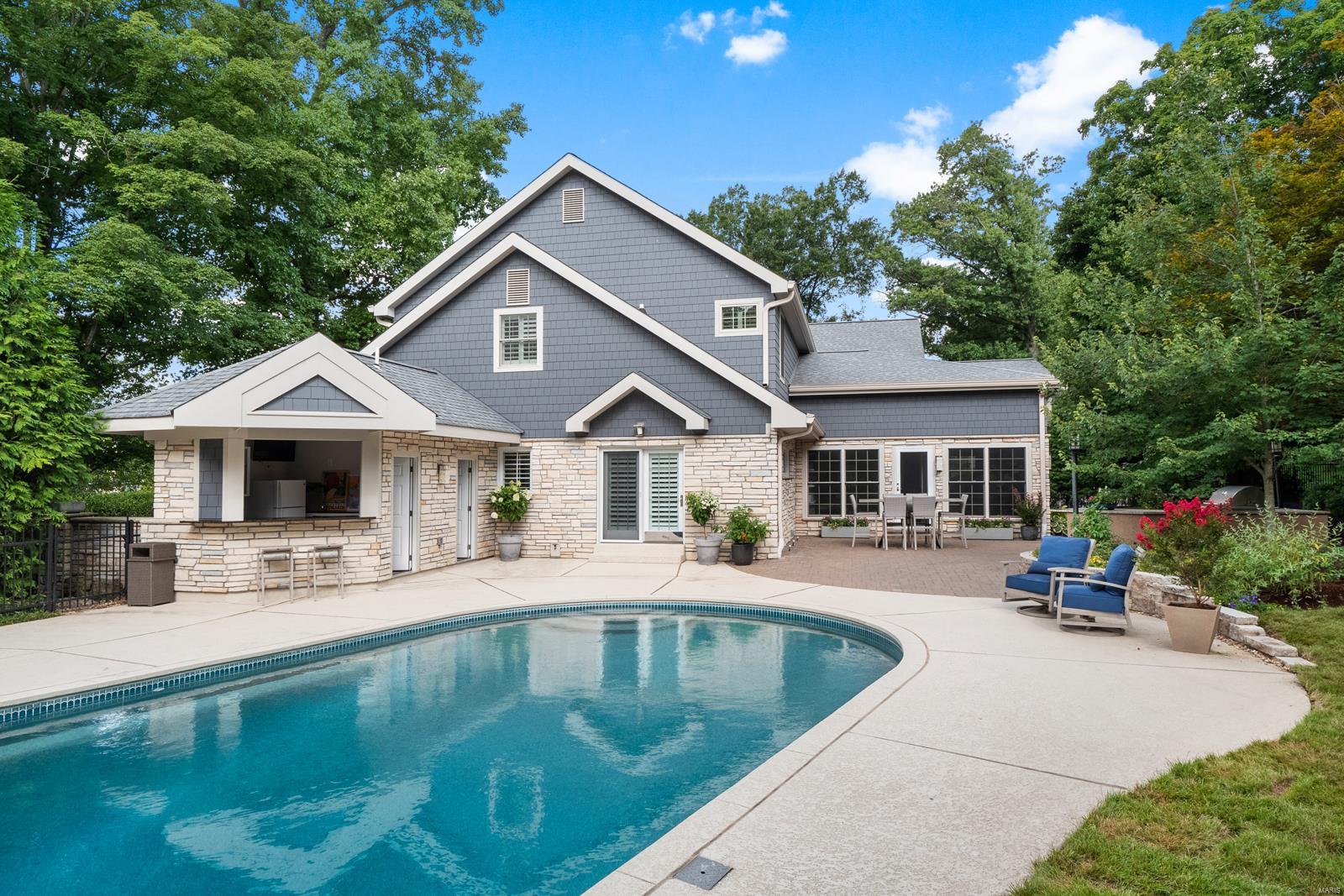 Huntleigh Manor - Residential