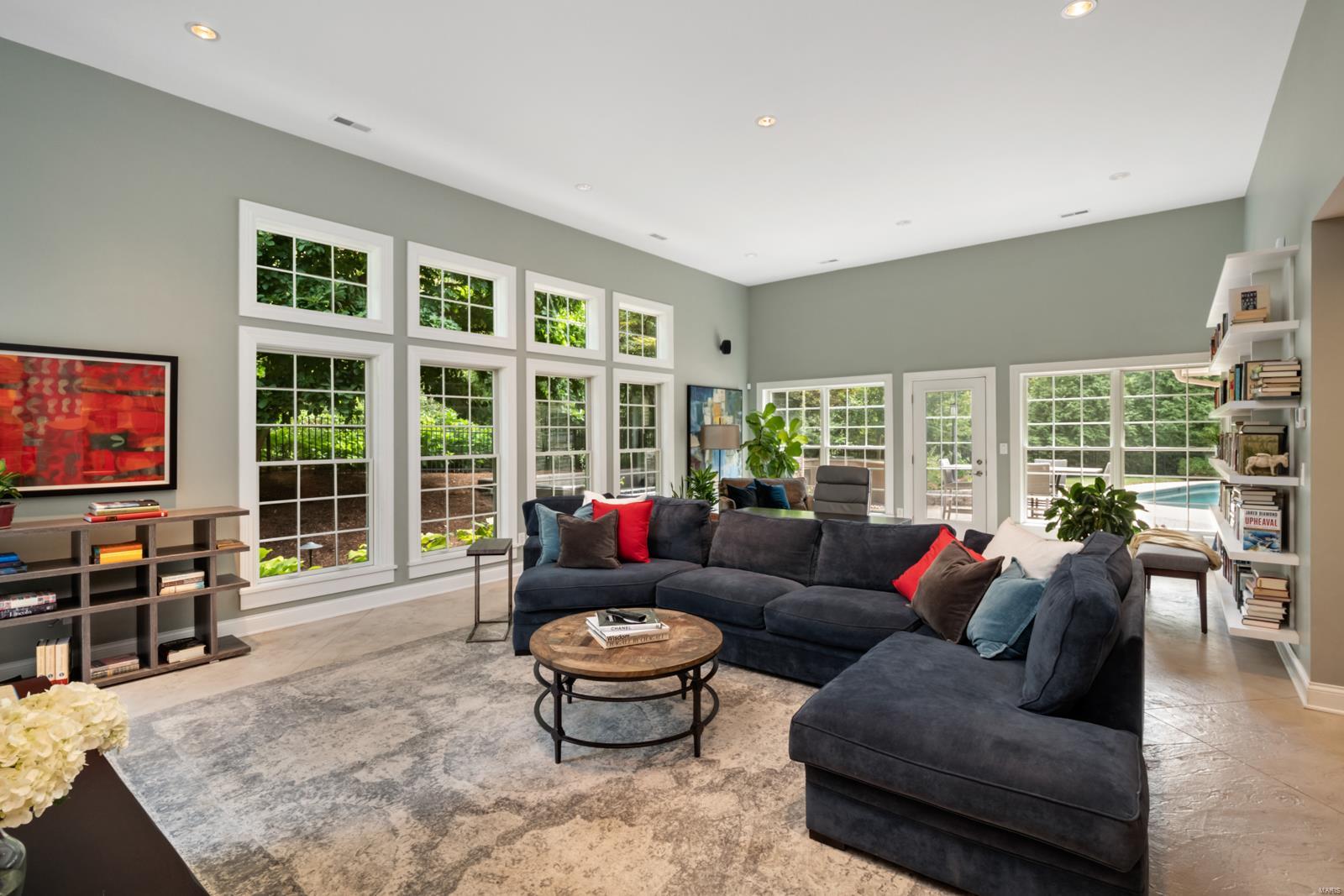 Huntleigh Manor - Residential