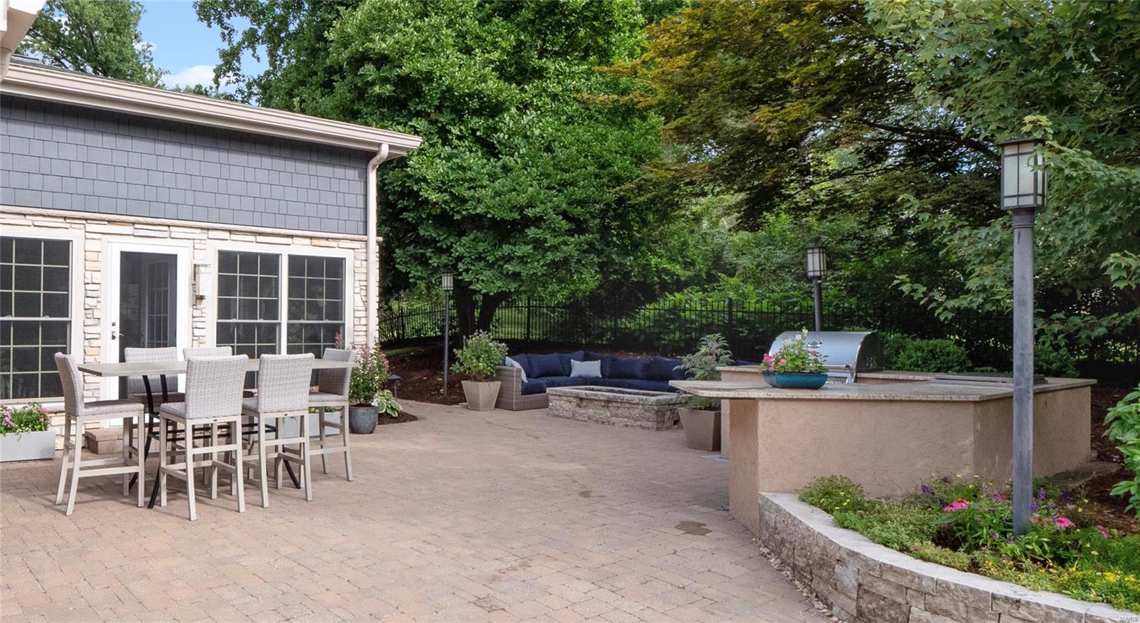 Huntleigh Manor - Residential