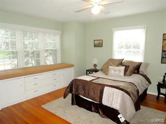 Old Bonhomme - Residential