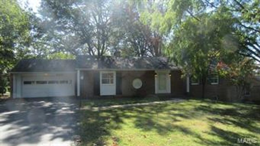 Must see 2 bedroom 2 bath ranch in the Affton area. This home features a dining room, family room, two good size bedrooms and kitchen on the main floor. The walkout basement is also finished with a full bath and large rec/family room. Other features include hardwood floors, 2 car garage and a screened patio. Make your appointment today.  This is a HomePath Property. SpecialListingConditions: Foreclosure