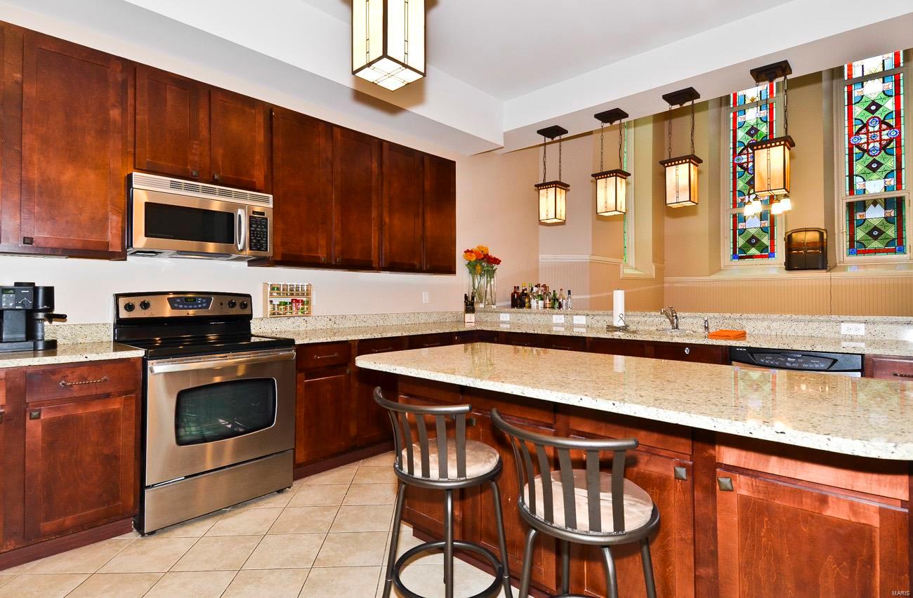 Abbey/Pk Condo - Residential