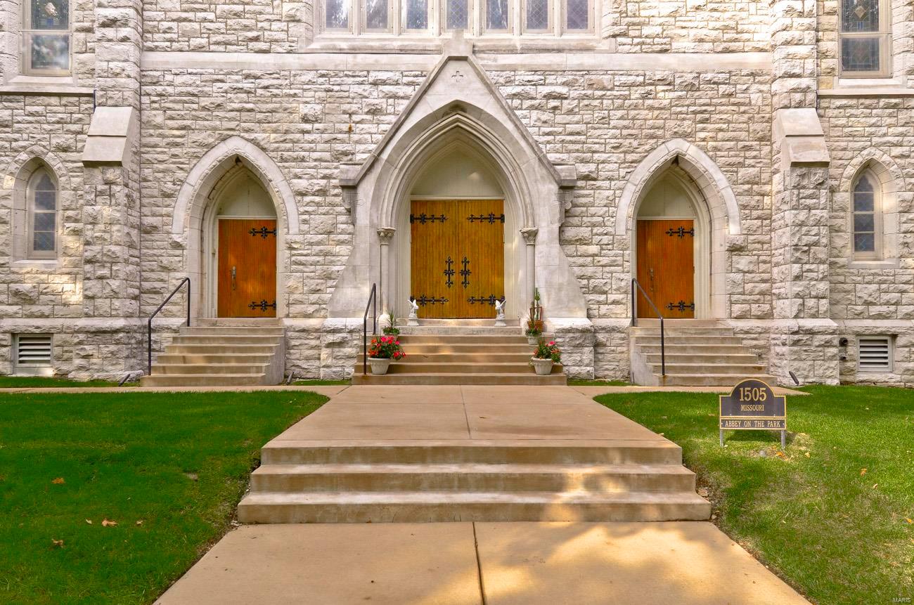 Abbey/Pk Condo - Residential