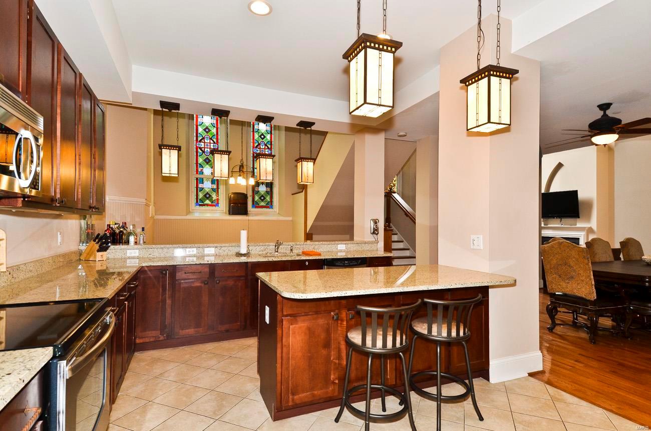 Abbey/Pk Condo - Residential