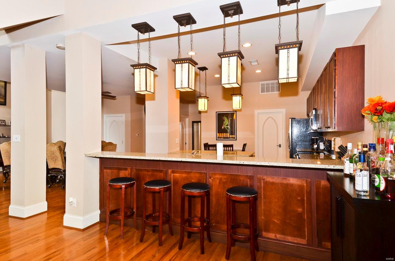 Abbey/Pk Condo - Residential