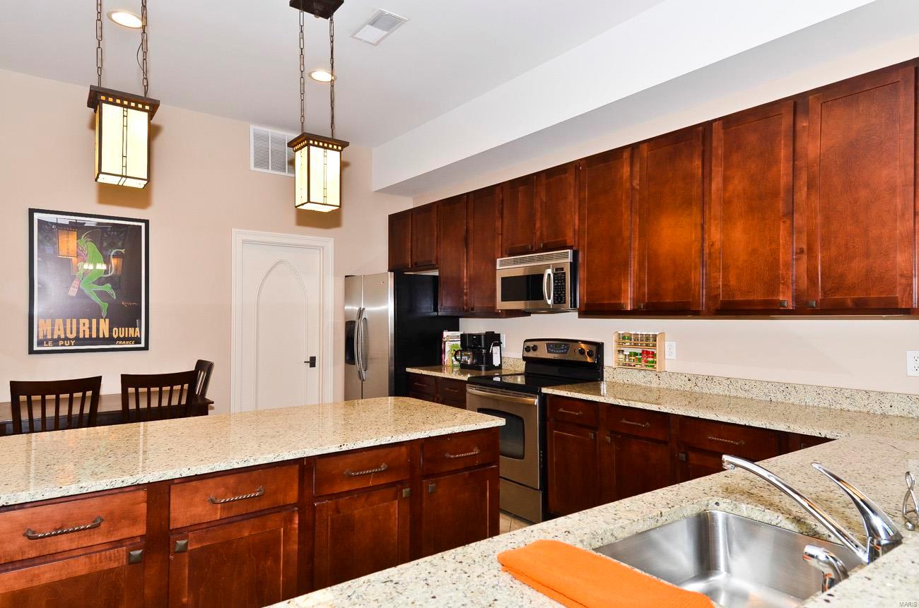 Abbey/Pk Condo - Residential