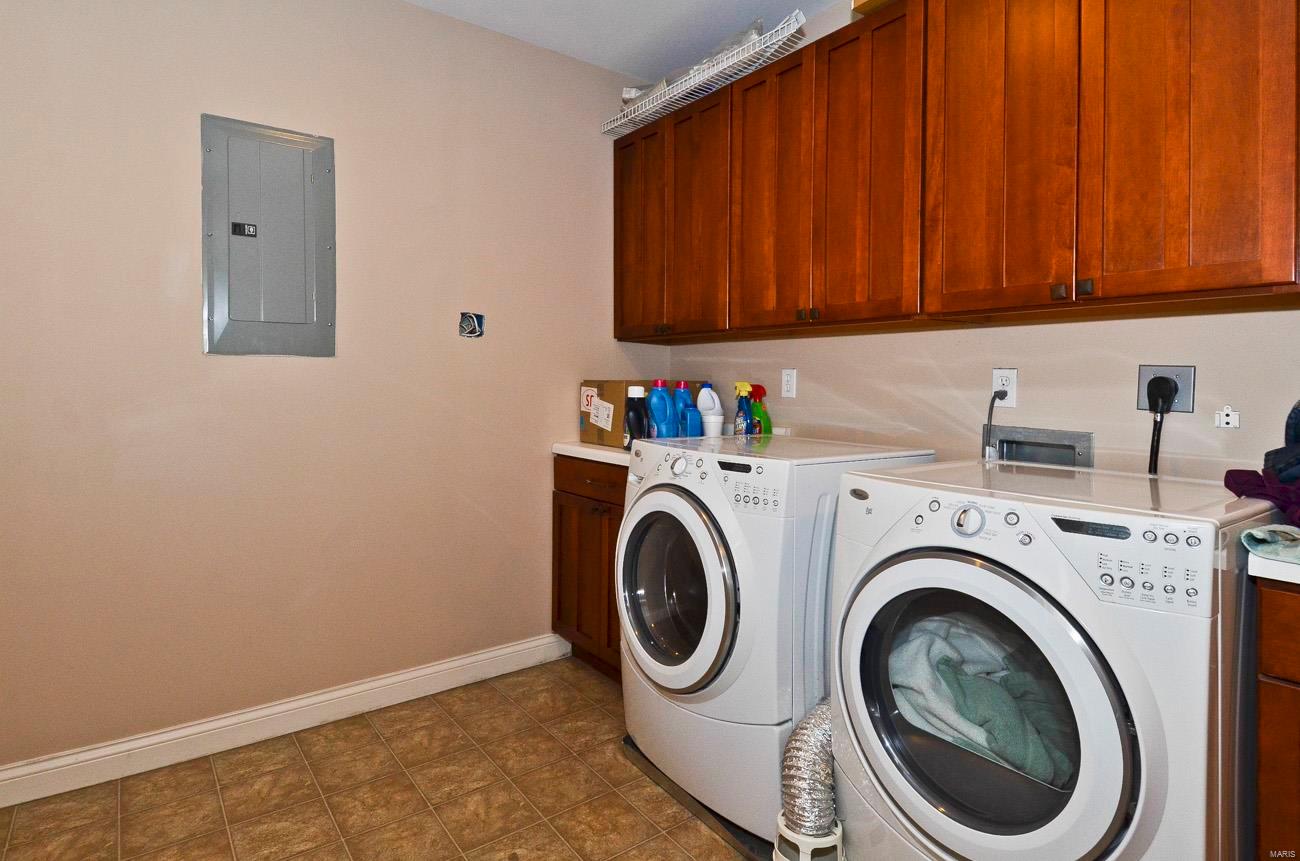 Abbey/Pk Condo - Residential