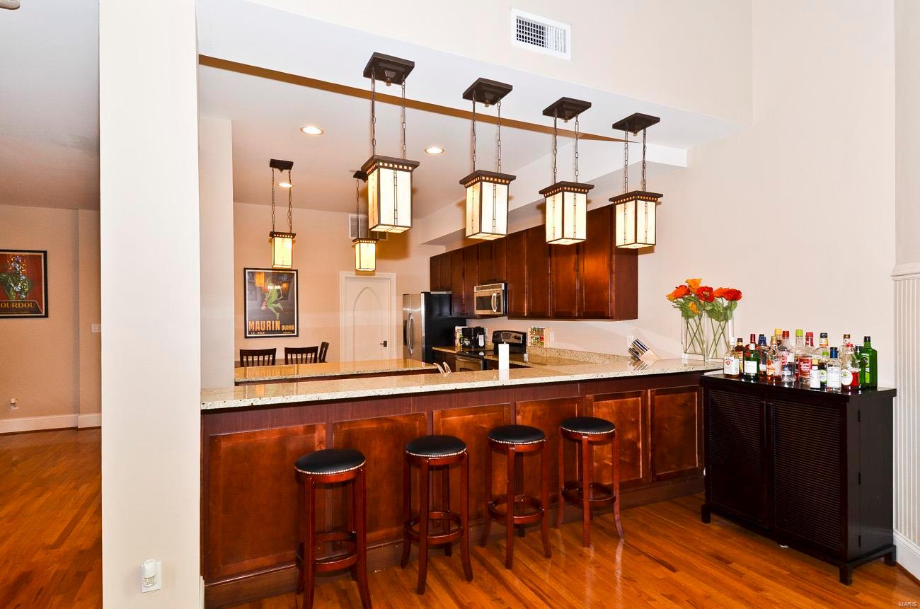 Abbey/Pk Condo - Residential