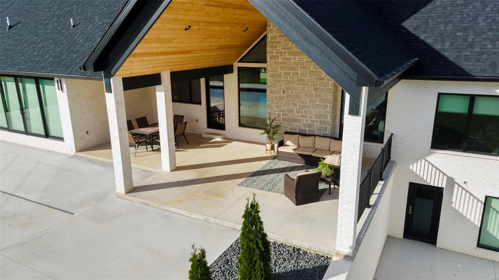 Whispering Oaks - Residential