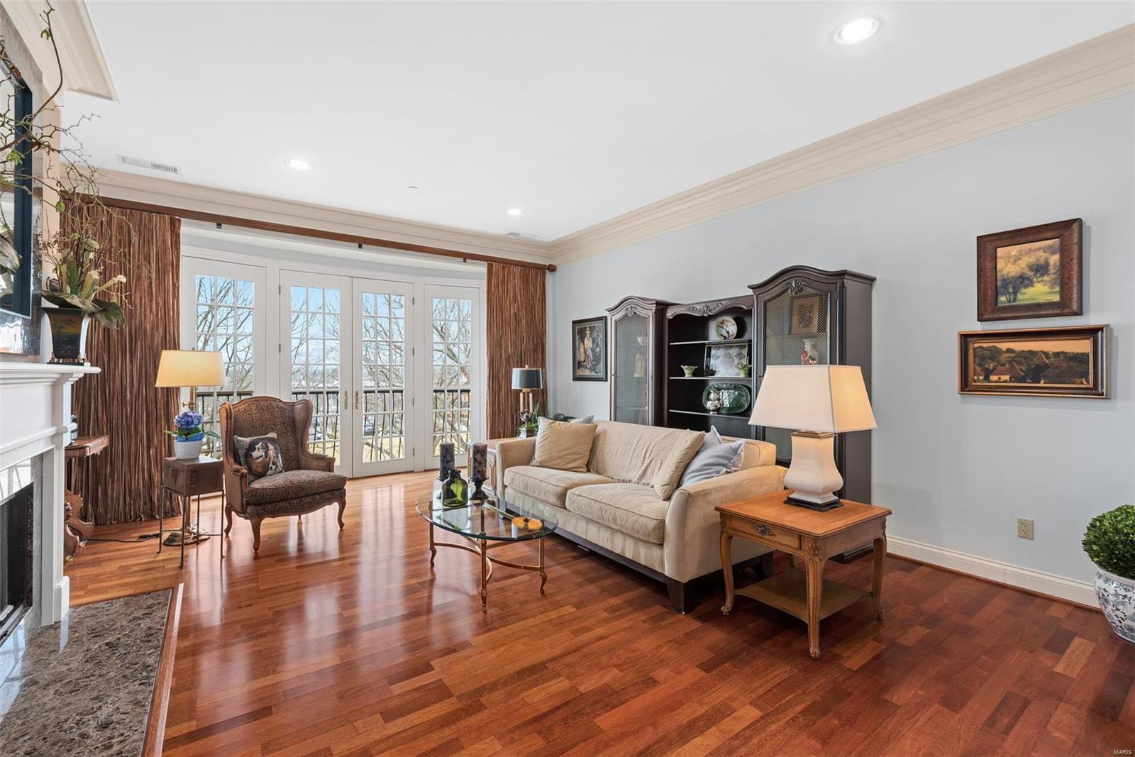 Shaw Place Condo - Residential