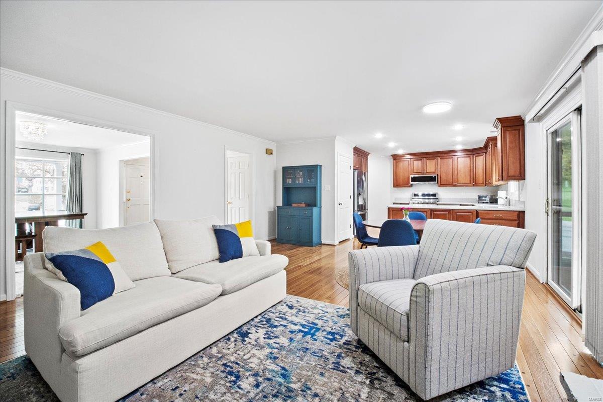 St Louis, Missouri 63131, United States, 4 Bedrooms Bedrooms, ,2 BathroomsBathrooms,Residential,Active,123839