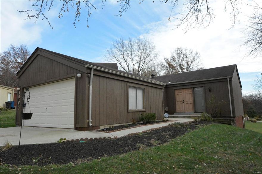 Great 3 bedroom, 2 bathroom ranch home with 2 car garage in Parkway School District.  Main floor master, updated Kitchen and spacious vaulted Living room/Dining room combo with hardwood floors plus the upper level deck off the living room complete the main floor. The walk-out lower level boasts a bathroom, two of the bedrooms and a family room which opens to the lower level deck.
Plus an unfinished area with a workbench. Property backs to common ground. Moments to the pool, playground and tennis courts, but not too close. Convenient location to Highway 141 & 270.